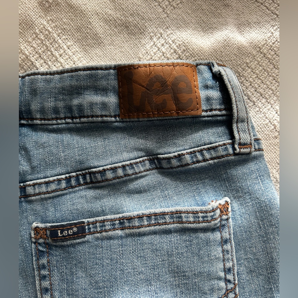 Lee Denim Bermuda Shorts mid rise size 8 - Picture 3 of 8
